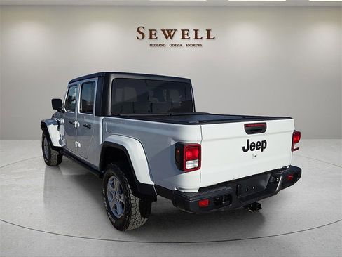 Used 2022 Jeep Gladiator Willys image 3