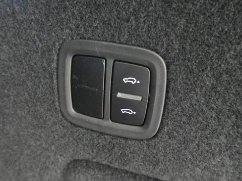 Used 2021 Porsche Cayenne GTS image 32