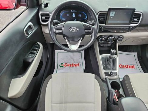Used 2024 Hyundai Venue SEL FWD image 13