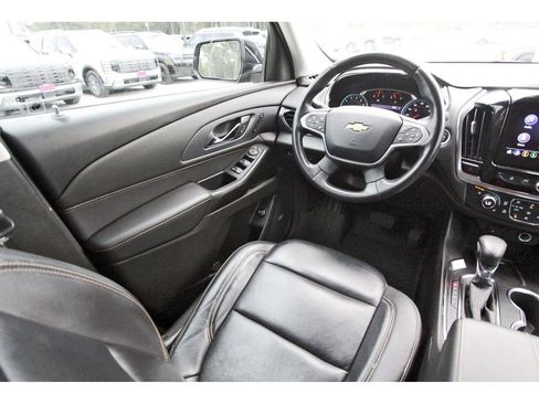 Used 2021 Chevrolet Traverse Premier w/ LPO, Blackout Package FWD image 13