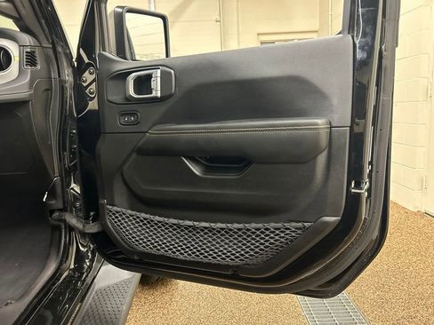 Used 2025 Jeep Wrangler Unlimited Sahara AWD/4WD image 3