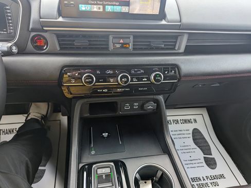 Certified 2025 Honda Pilot Black Edition image 18