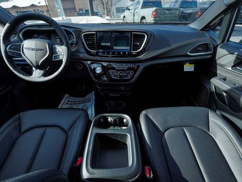 New 2026 Chrysler Pacifica Select image 37