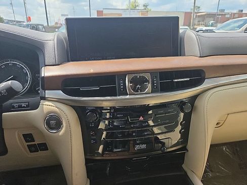 Used 2017 Lexus LX 570 4WD w/ Luxury Package image 20