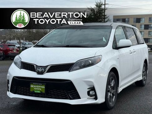 Used 2020 Toyota Sienna SE image 1