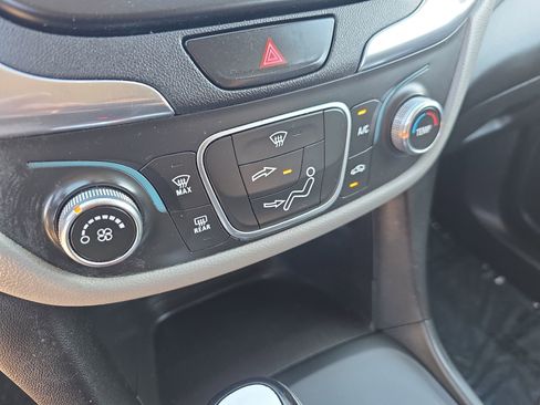 Used 2020 Chevrolet Equinox LS w/ LS Convenience Package image 23