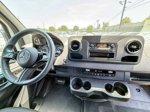 New 2024 Mercedes-Benz eSprinter 170 Cargo image 14