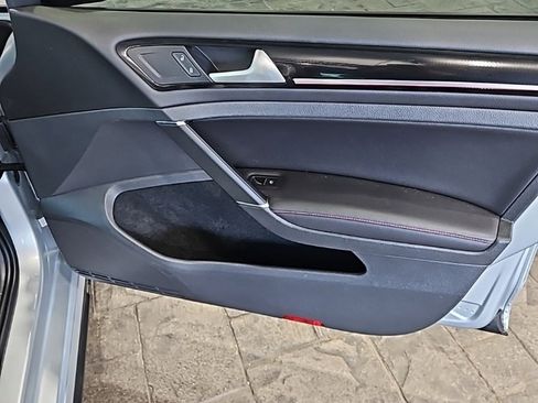 Used 2017 Volkswagen Golf image 11