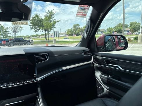 Used 2022 Jeep Wagoneer Series II AWD/4WD image 52