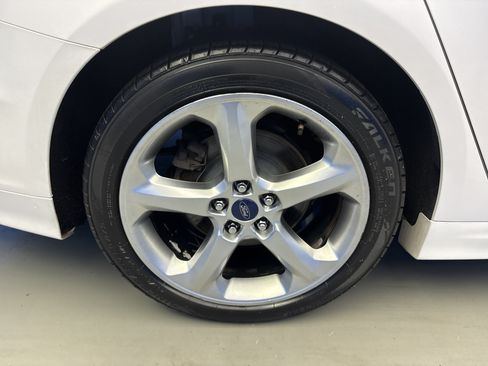 Used 2015 Ford Fusion SE w/ Equipment Group 201A FWD image 8