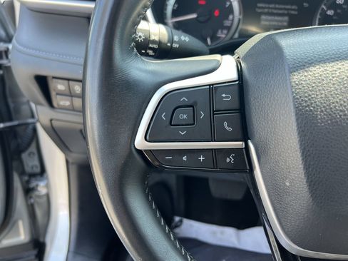 Used 2024 Toyota Highlander XSE FWD image 19