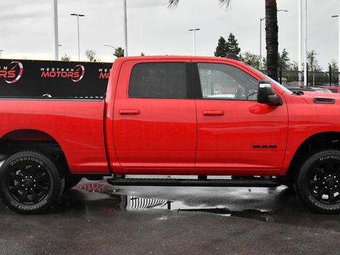 Used 2024 RAM 2500 Big Horn w/ Night Edition AWD/4WD image 9