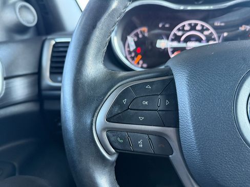 Used 2019 Jeep Grand Cherokee Laredo w/ Laredo X Package image 19