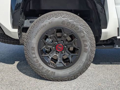 Used 2025 Toyota Tacoma TRD Pro AWD/4WD image 8