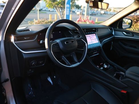 New 2025 Jeep Grand Cherokee Limited image 10