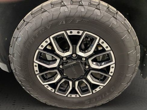 Used 2024 GMC Sierra 2500 AT4 w/ AT4 Premium Plus Package AWD/4WD image 29