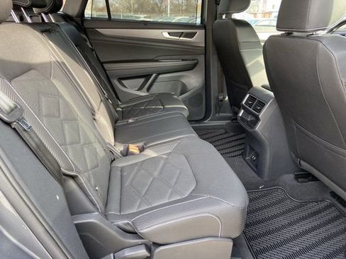 Used 2025 Volkswagen Atlas Cross Sport SE w/ Panoramic Sunroof Package image 29