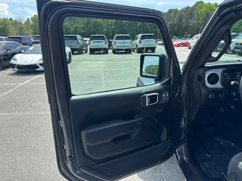 Used 2025 Jeep Wrangler Unlimited Sport AWD/4WD image 25
