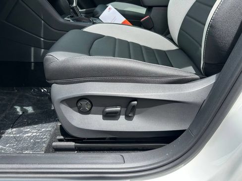 New 2026 Volkswagen Taos SEL AWD/4WD image 16