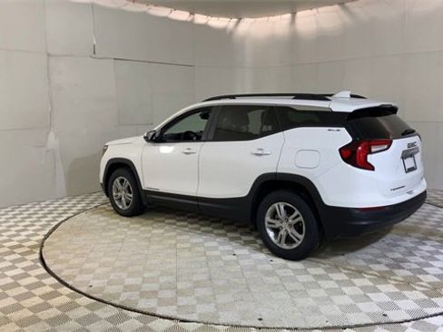 Used 2023 GMC Terrain SLE w/ Driver Convenience Package image 6