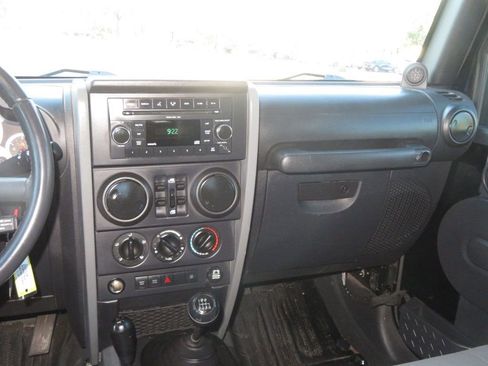 Used 2009 Jeep Wrangler Unlimited Rubicon w/ Dual Top Group image 35