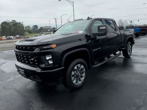Used 2023 Chevrolet Silverado 2500 Custom w/ Custom Value Package AWD/4WD image 4