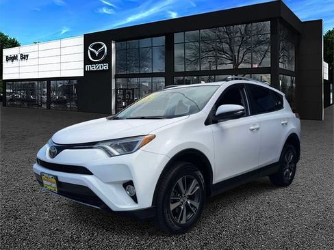 Used 2017 Toyota RAV4 XLE AWD/4WD image 2