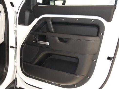 Used 2025 Land Rover Defender 110 S image 58