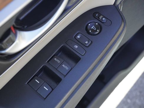 Used 2018 Honda CR-V EX-L image 9