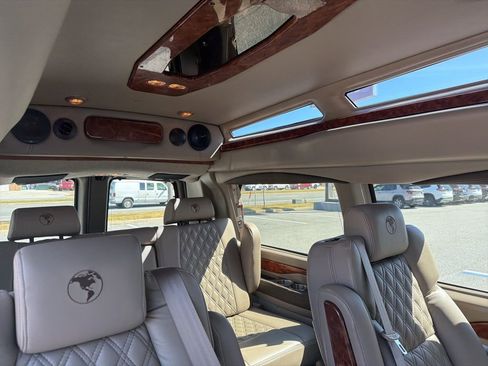 Used 2022 Chevrolet Express 2500 w/ Enhanced Convenience Package image 8