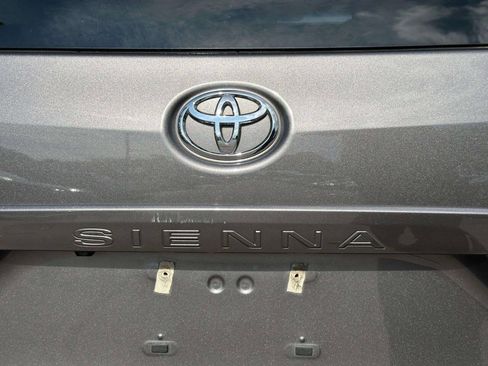 Used 2013 Toyota Sienna LE FWD image 42