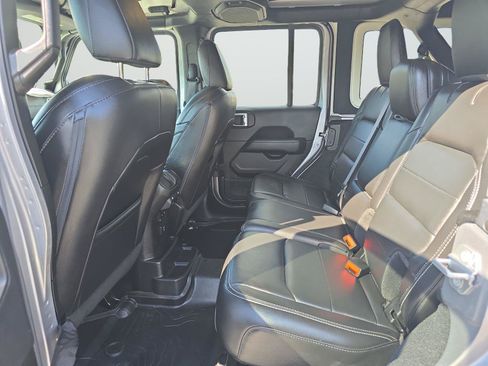 Used 2019 Jeep Wrangler Unlimited Sahara w/ Quick Order Package 24M Moab AWD/4WD image 19