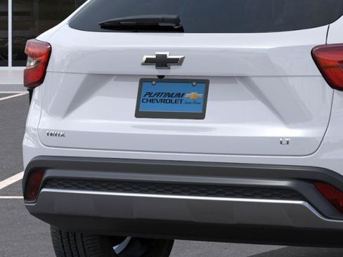 New 2026 Chevrolet Trax LT w/ LT Convenience Package FWD image 14