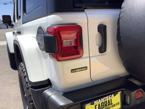Used 2021 Jeep Wrangler Unlimited Rubicon AWD/4WD image 47