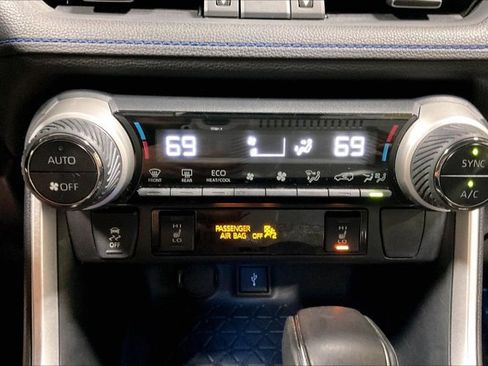 Used 2022 Toyota RAV4 XSE AWD/4WD image 32