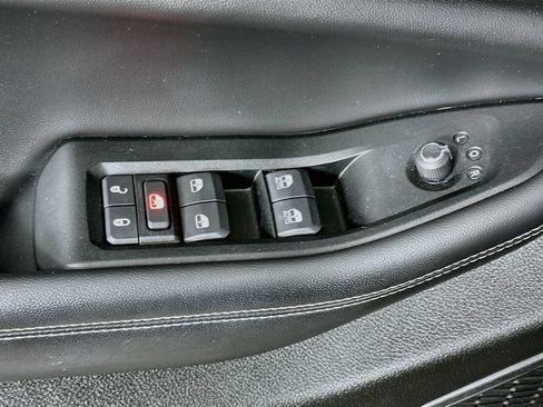 Used 2023 Jeep Grand Cherokee Altitude AWD/4WD image 22