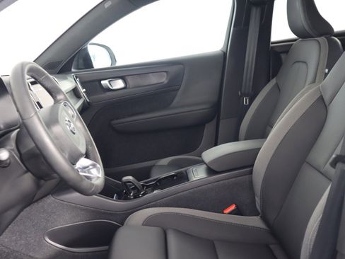 Used 2024 Volvo C40 Recharge Core image 16