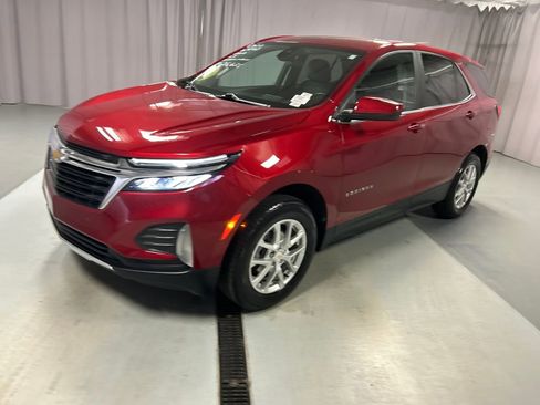 Used 2023 Chevrolet Equinox LT image 3