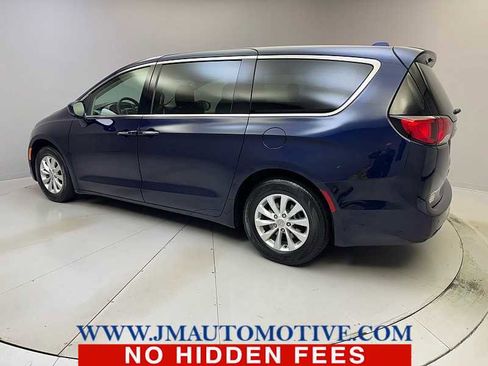 Used 2018 Chrysler Pacifica Touring Plus FWD image 3