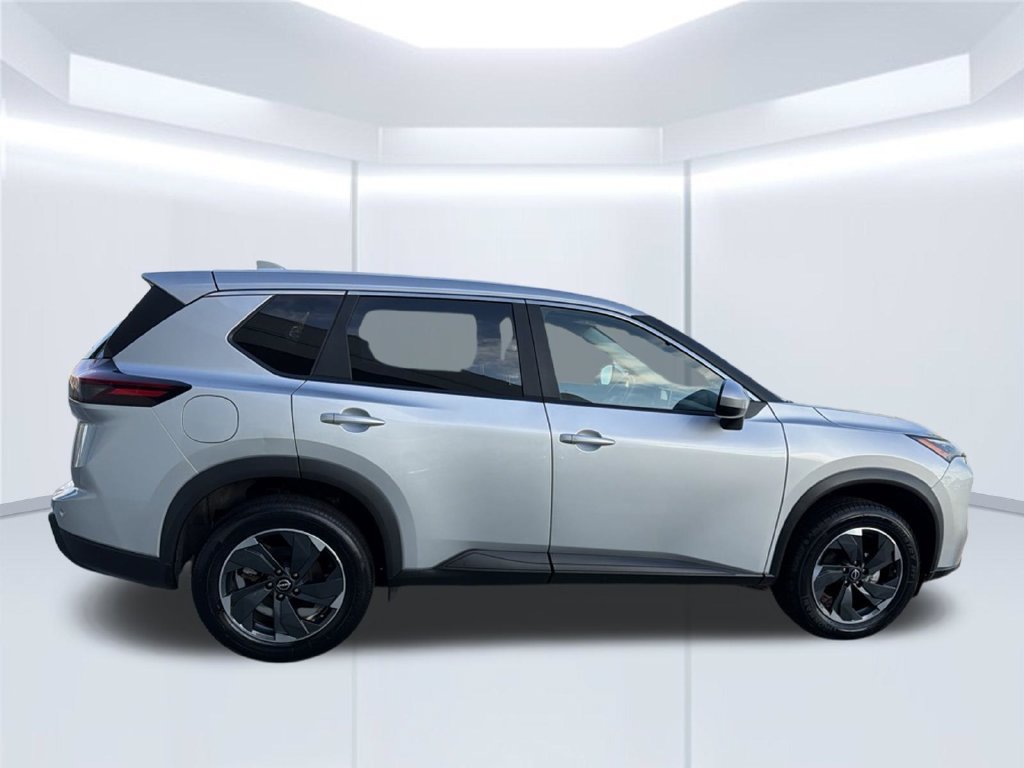 Used 2025 Nissan Rogue SV FWD image 8