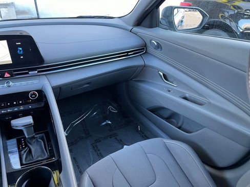 Used 2025 Hyundai Elantra SEL image 32