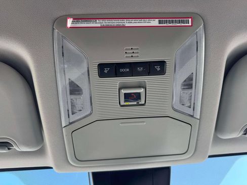 Used 2023 Toyota RAV4 LE AWD/4WD image 33