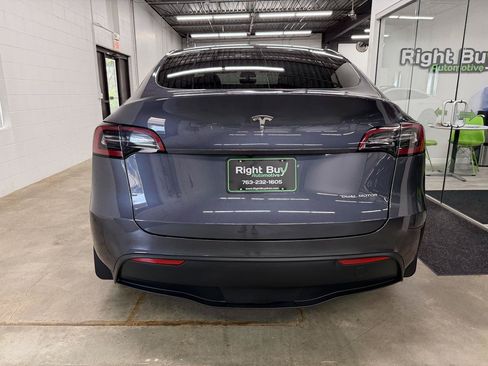 Used 2023 Tesla Model Y Long Range AWD/4WD image 5