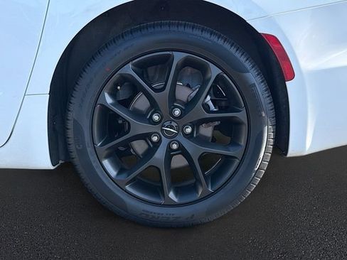 Used 2025 Chrysler Pacifica Limited FWD image 34