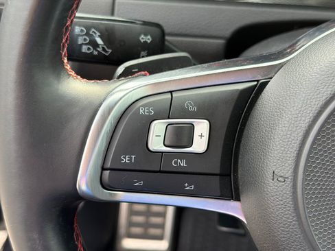 Used 2017 Volkswagen Golf 4-Door FWD image 24