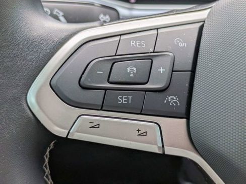 Used 2025 Volkswagen Taos SE image 26