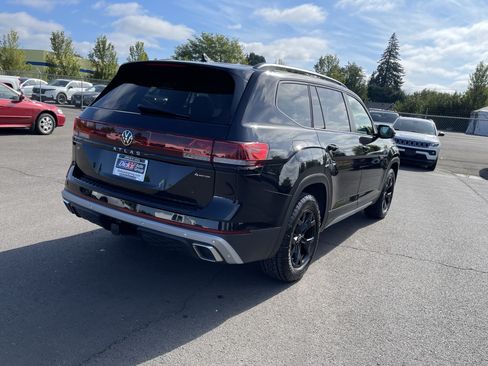 Used 2024 Volkswagen Atlas Peak Edition SE AWD/4WD image 5