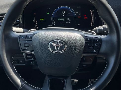 Used 2025 Toyota Camry SE FWD image 12