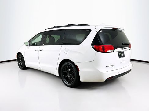 Used 2018 Chrysler Pacifica Touring-L w/ Premium Audio Group image 5