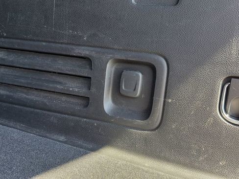 Used 2023 Chevrolet Traverse LT image 31